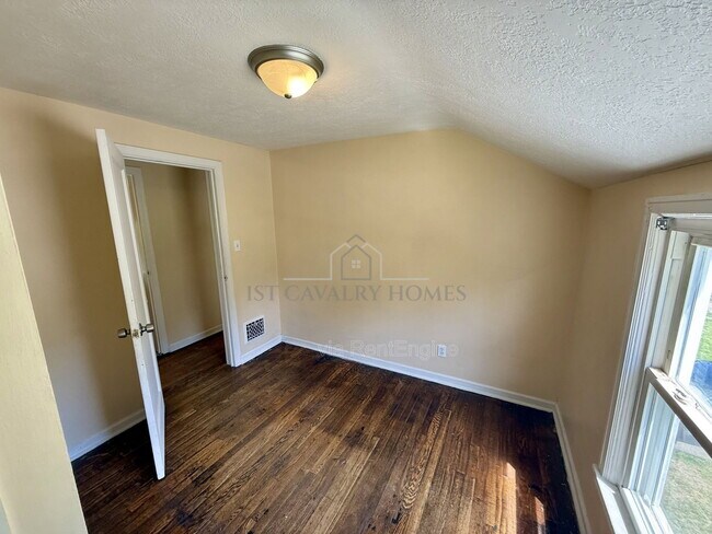 Building Photo - 472 Keck St