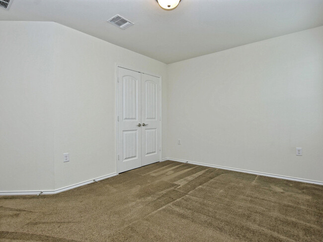 Building Photo - Inviting two story home in Berdoll Farms.