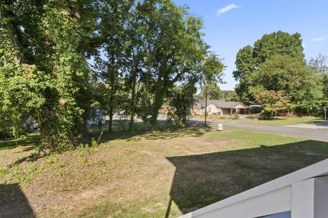 Building Photo - 2842 Bon Air Ave