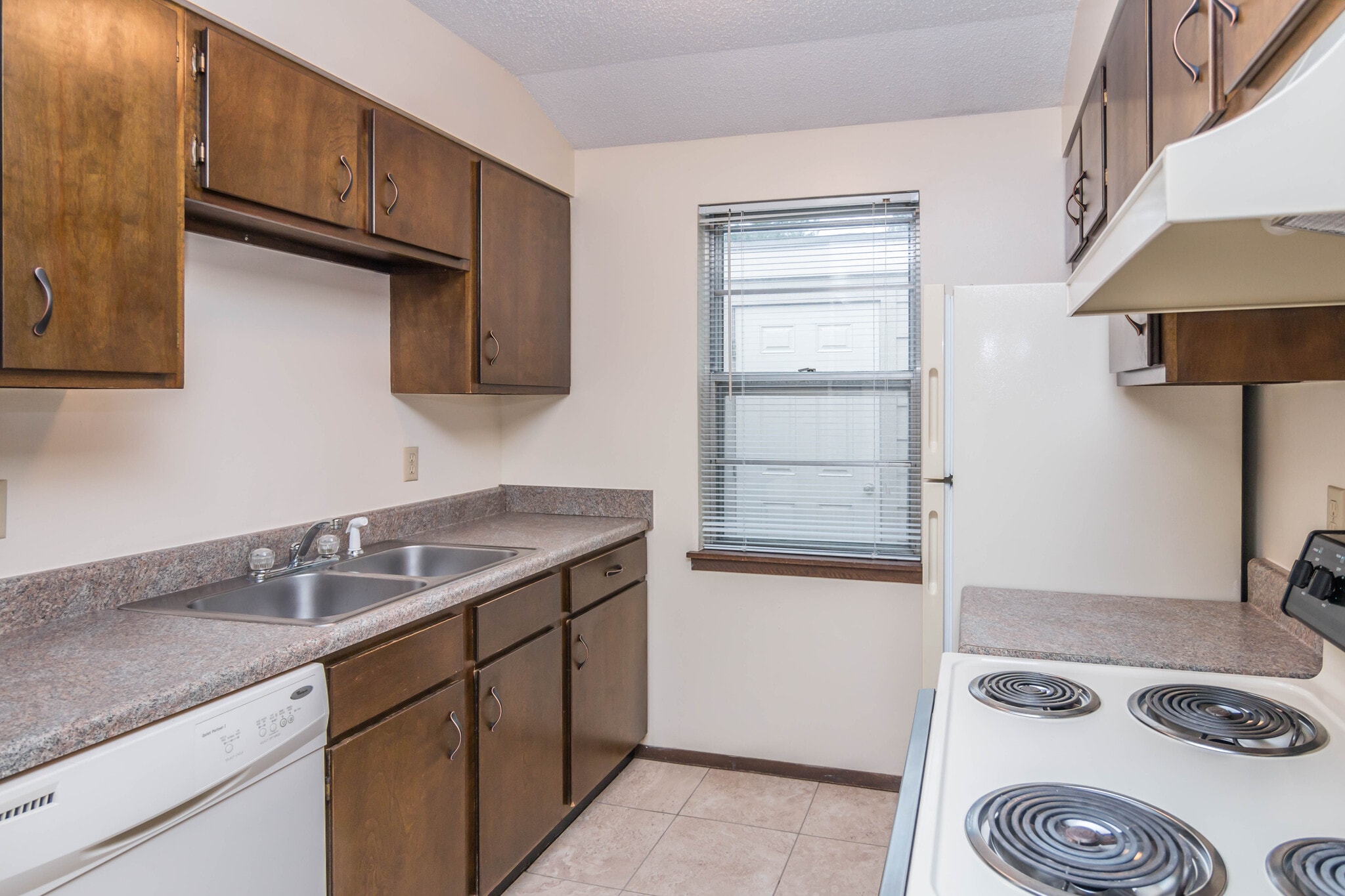 Building Photo - 811 Dondee Dr