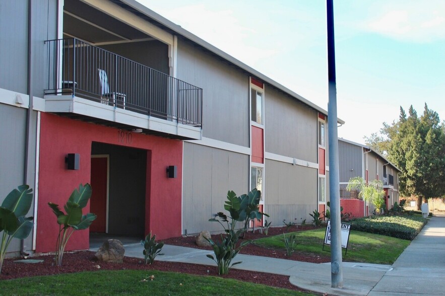 Primary Photo - Jasmine Apartments