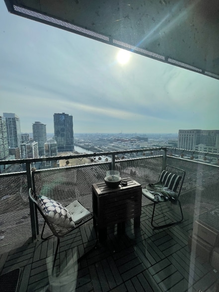 Building Photo - 235 W Van Buren St