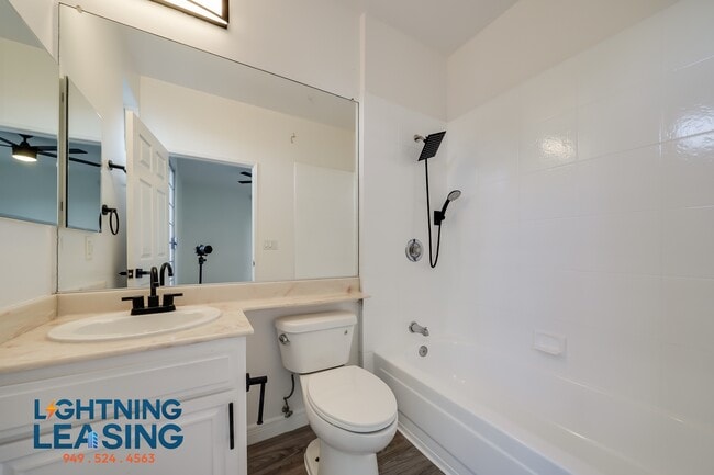 Building Photo - 15132 1/2 Magnolia Blvd-103D