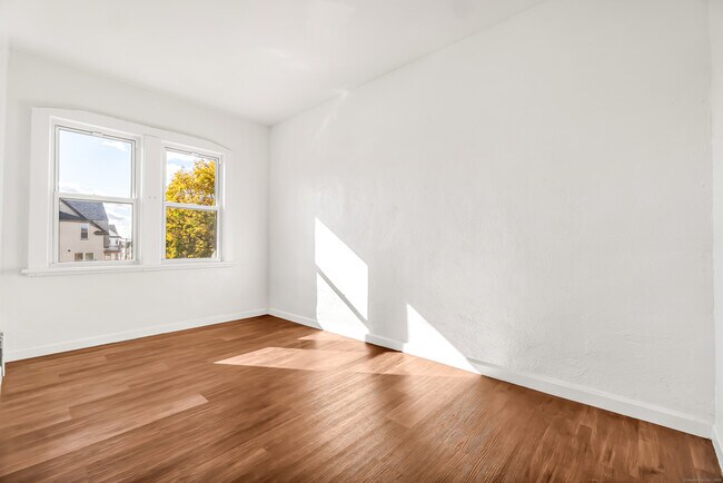 Building Photo - 236 Wood St