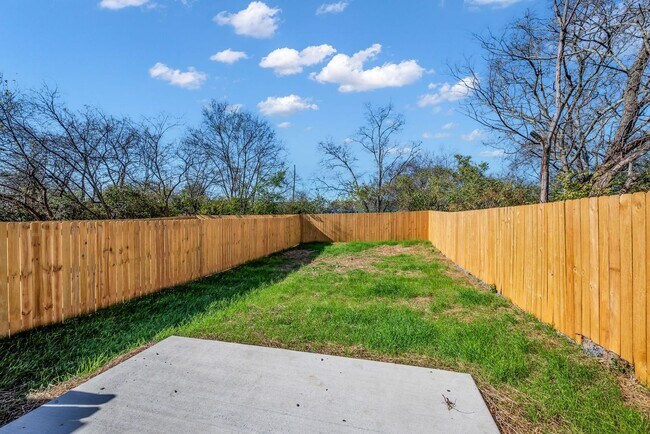 Building Photo - 307 Kate St