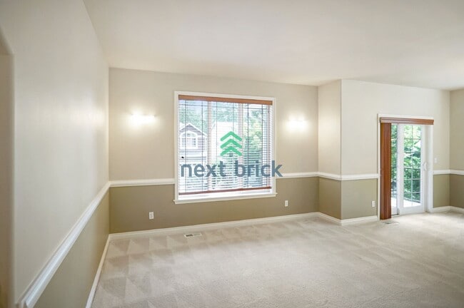 Building Photo - Stunning 3-Bedroom, 3.5-Bathroom Home in Desirable Woodinville