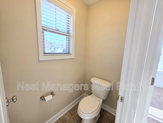 Building Photo - 389 Roanoke Dr