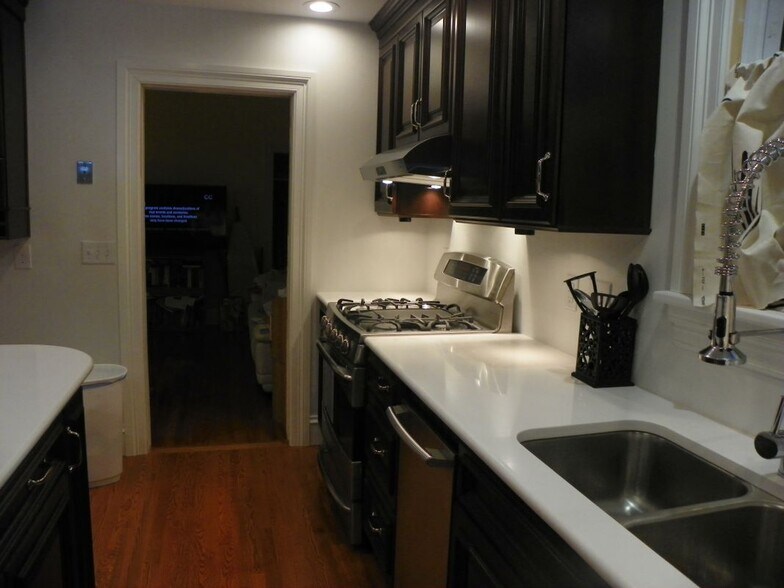 Building Photo - 419 Lippincott Ave