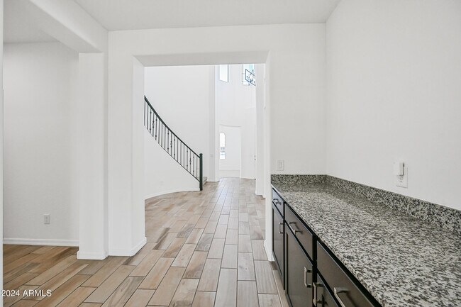 Building Photo - 14049 W Desert Hollow Dr