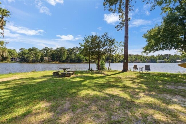 Building Photo - 337 Riverbend Dr