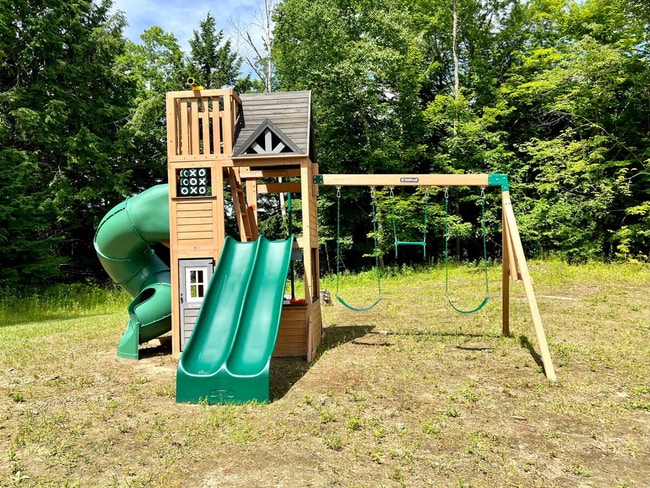 Building Photo - 4 Bedroom in Waterbury, VT Available on 7/1 (Furnished + Utilities included)