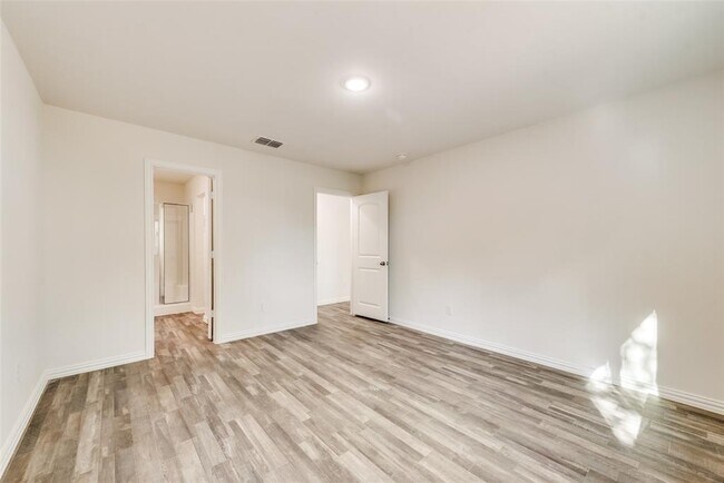 Building Photo - 2035 Clay St