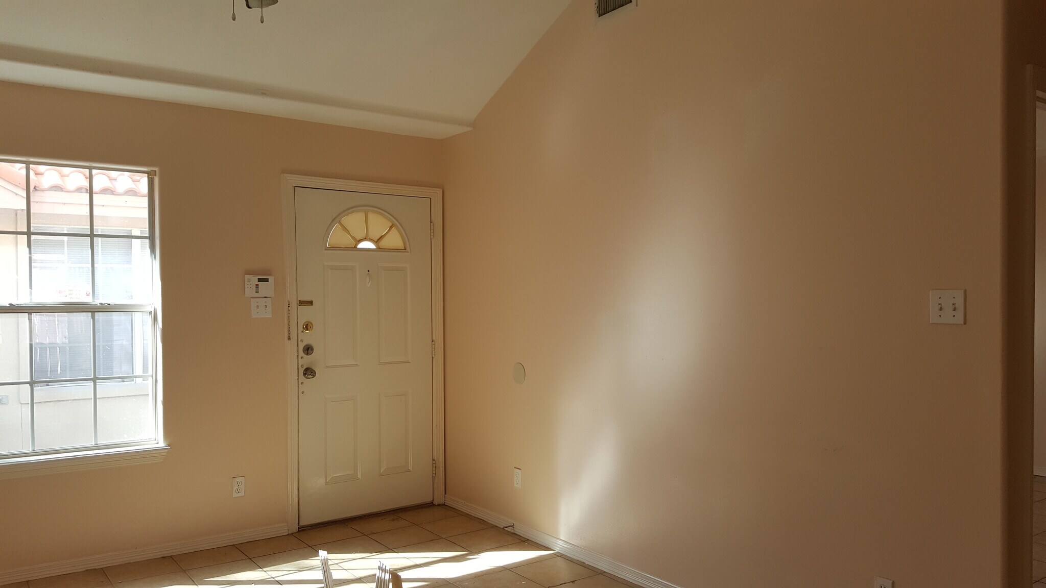 Building Photo - 2512 Redbud Ave