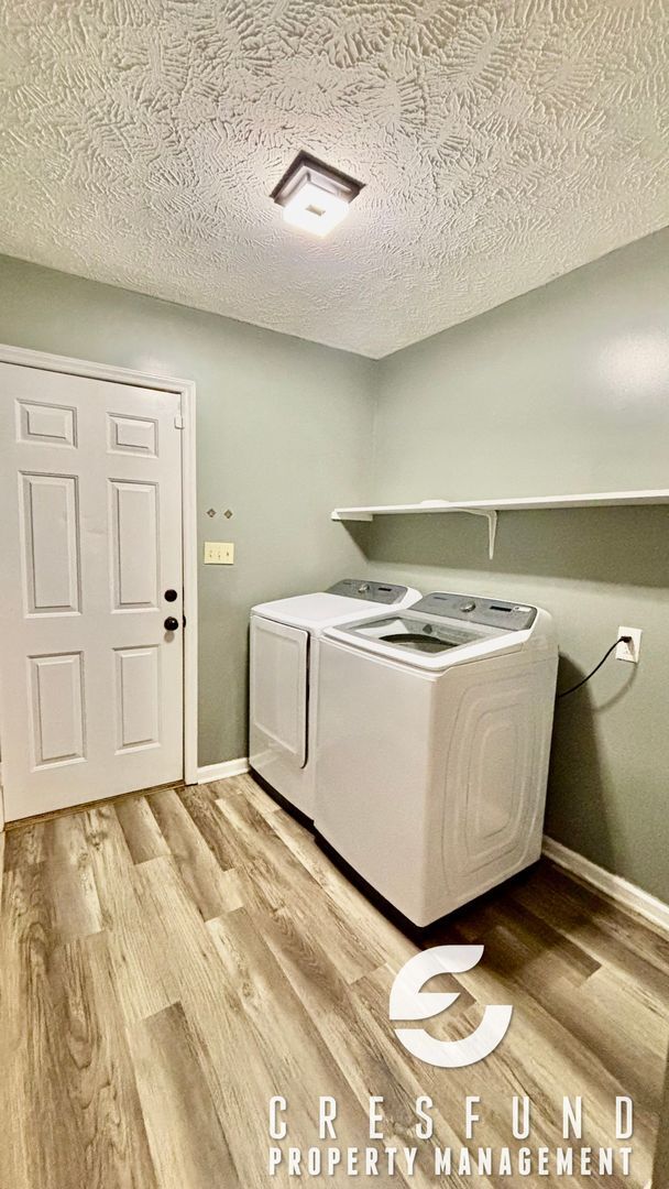 Building Photo - Beautifully Updated 3 Bedroom, 2 Bathroom ...