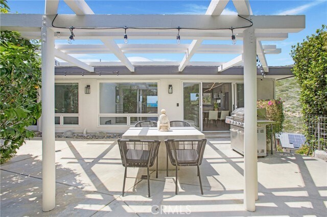 Building Photo - 546 Temple Hills Dr