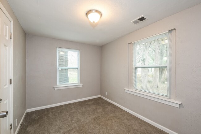 Building Photo - 405 Jean Ave