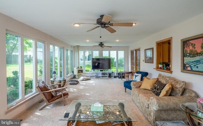 Building Photo - 211 Caravan Dr