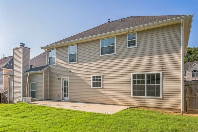 Building Photo - Spacious 5BR House in Fairburn