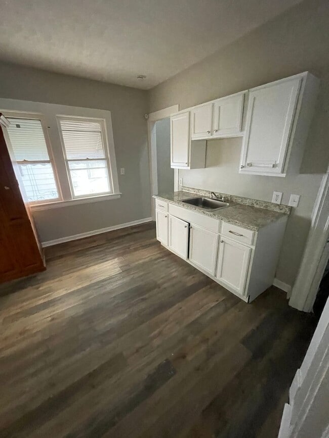 Building Photo - Section 8 & Eden Accepted! Ready to lease ...