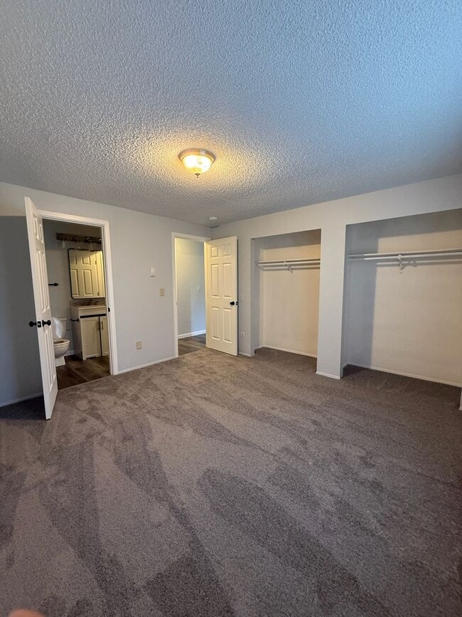 Building Photo - Ground-Level Unit in a Fourplex Near Tacoma Mall