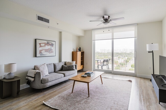 Building Photo - 987 SW 37th Ave