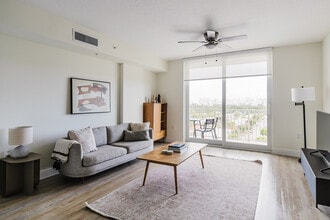 Building Photo - 987 SW 37th Ave