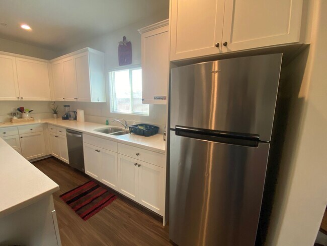 Building Photo - Welcome to the Best Deal in Town. Fully furnished 4 BD 2 BA house on a corner lot