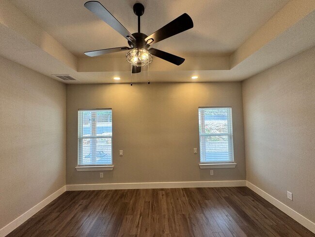 Building Photo - For Rent – 100 Brooklyn Dr, Canyon Lake, T...