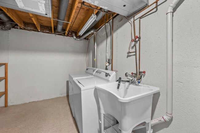 Building Photo - 5353 Wright Way S