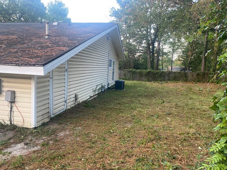 Building Photo - 615 Emerald Dr
