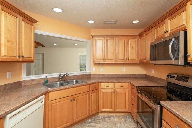 Building Photo - 4040 Red Pine Ln