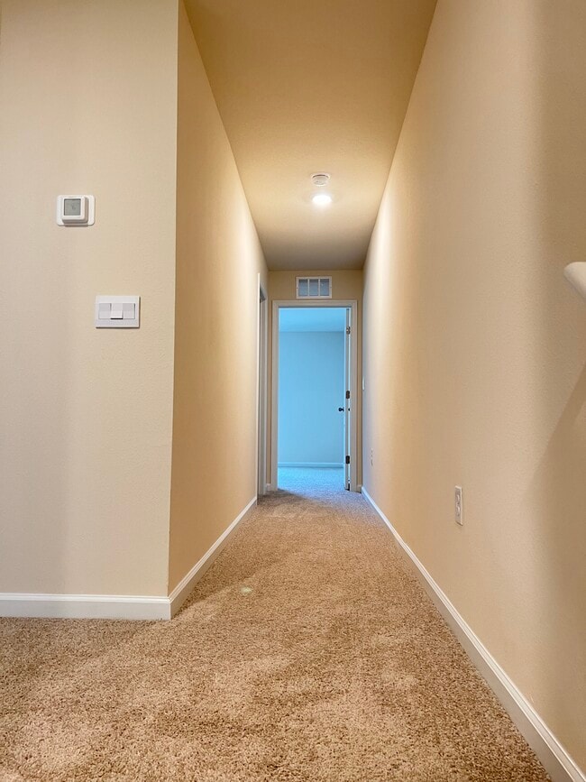 Building Photo - 221 Talulla Trl