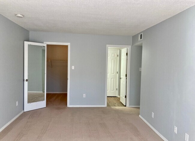 Building Photo - 970 N Spoede Rd