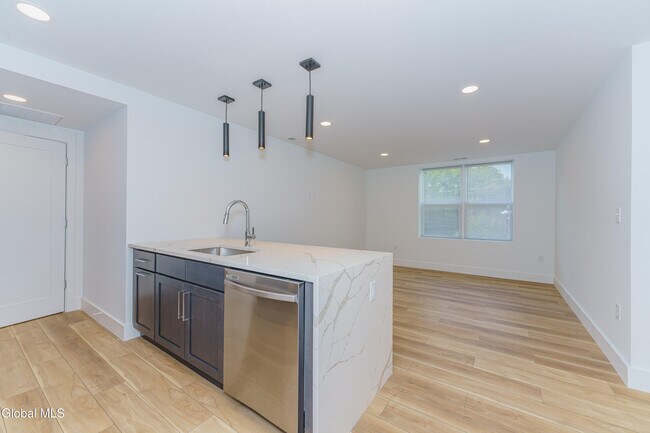 Building Photo - 9 Laura Dr