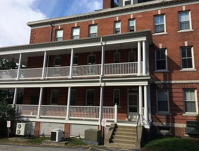 Building Photo - 67 Illinois St