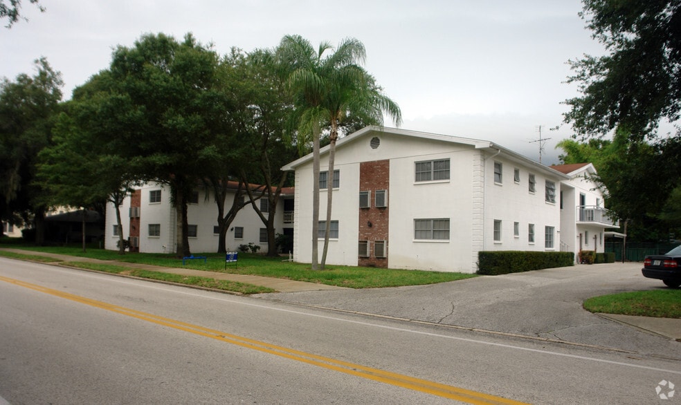Building Photo - Camelot Apartments
