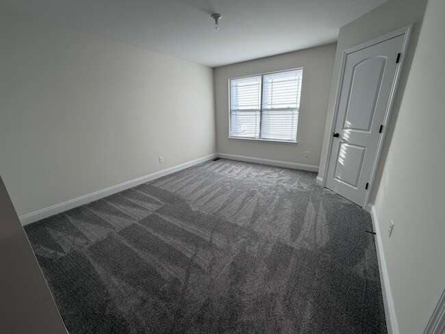 Building Photo - 156 Far Meadow Dr