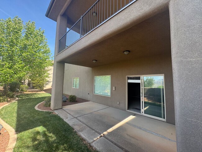 Building Photo - 1920 N Lakota Cir