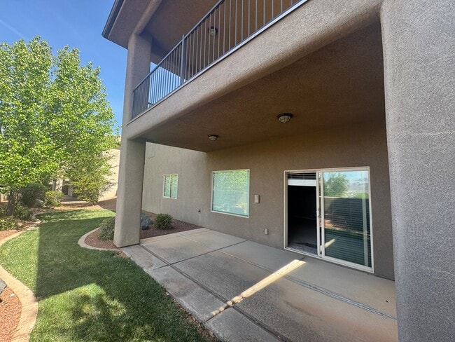 Building Photo - PRICE JUST REDUCED! Highly Desirable Lakota Ridge!