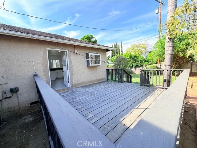 Building Photo - 15459 Three Palms St