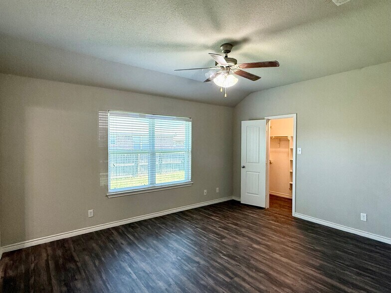 Building Photo - 634 Paseo Del Plata #B
