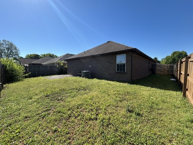 Building Photo - 985 Culverson Ct