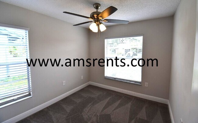 Building Photo - Spacious 3 bedroom Villa