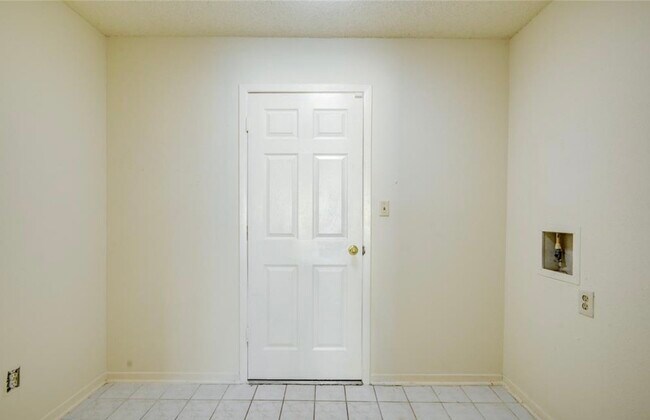 Building Photo - 6115 Briar Glade Dr