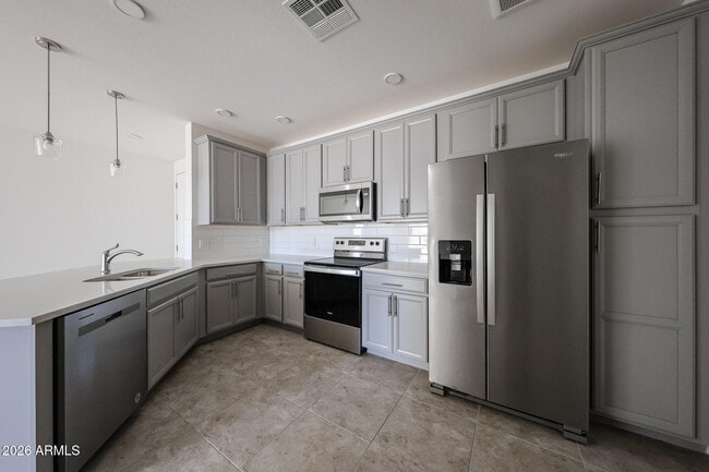 Building Photo - 2511 W Queen Creek Rd