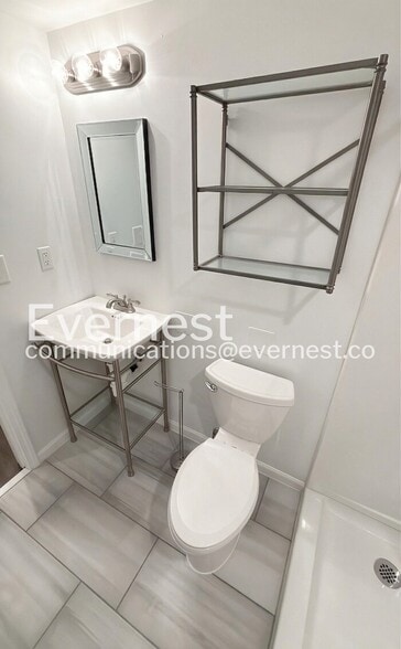 Building Photo - 422 Country Downs Dr