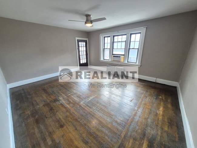 Building Photo - 357 Taylor Ave