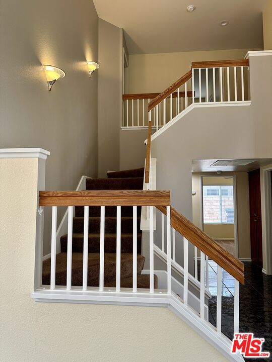 Building Photo - 3804 Southview Ct