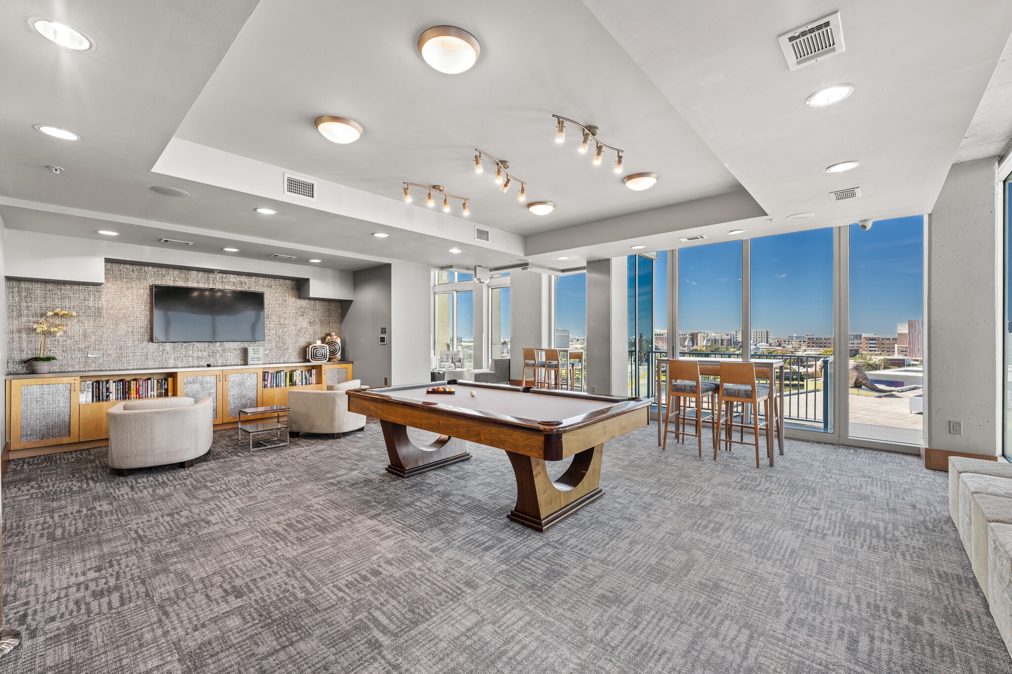 Building Photo - 777 N Ashley Dr