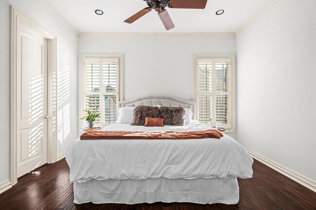 Building Photo - 5902 Saratoga Cove